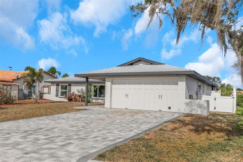 House in Apollo Beach, Florida 3 bedrooms, 136.94 sq.m. № 1742919 - photo 3