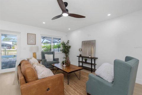 House in Apollo Beach, Florida 3 bedrooms, 136.94 sq.m. № 1742919 - photo 28