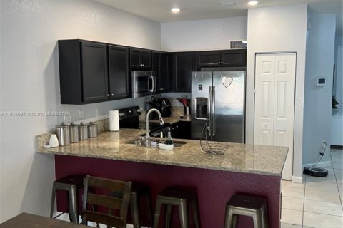 Townhouse in Homestead, Florida 3 bedrooms, 153.29 sq.m. № 1861007 - photo 12