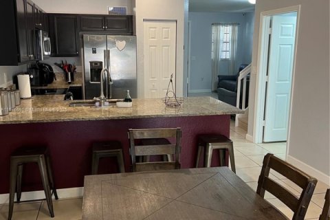 Townhouse in Homestead, Florida 3 bedrooms, 153.29 sq.m. № 1861007 - photo 13