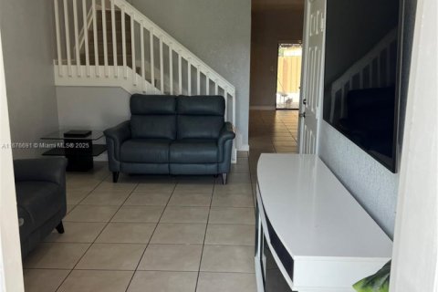 Townhouse in Homestead, Florida 3 bedrooms, 153.29 sq.m. № 1861007 - photo 2