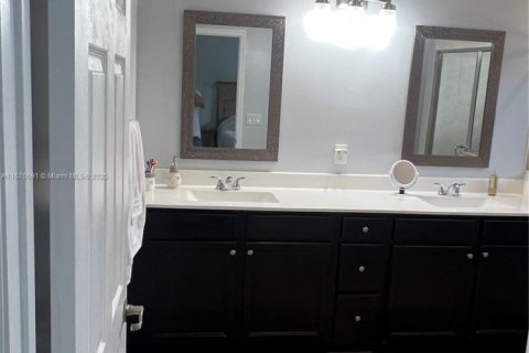 Townhouse in Homestead, Florida 3 bedrooms, 153.29 sq.m. № 1861007 - photo 23