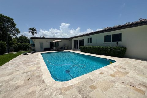 House in Hollywood, Florida 3 bedrooms, 188.68 sq.m. № 2082636 - photo 25