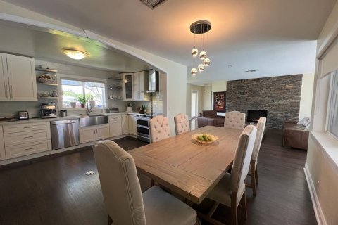 House in Hollywood, Florida 3 bedrooms, 188.68 sq.m. № 2082636 - photo 10