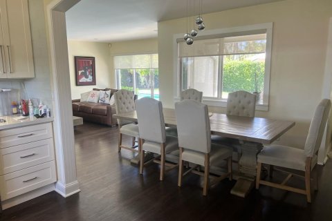 House in Hollywood, Florida 3 bedrooms, 188.68 sq.m. № 2082636 - photo 6