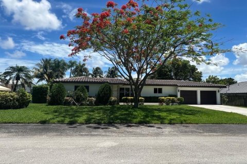 House in Hollywood, Florida 3 bedrooms, 188.68 sq.m. № 2082636 - photo 2