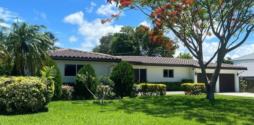 House in Hollywood, Florida 3 bedrooms, 188.68 sq.m. № 2082636