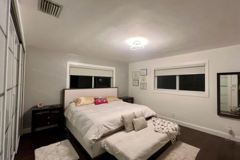 House in Hollywood, Florida 3 bedrooms, 188.68 sq.m. № 2082636 - photo 20