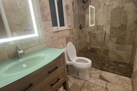 House in Hollywood, Florida 3 bedrooms, 188.68 sq.m. № 2082636 - photo 16