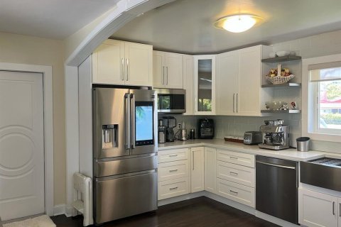 House in Hollywood, Florida 3 bedrooms, 188.68 sq.m. № 2082636 - photo 8