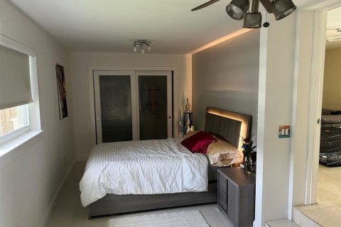 House in Hollywood, Florida 3 bedrooms, 188.68 sq.m. № 2082636 - photo 21
