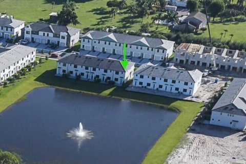 Touwnhouse à vendre à Lantana, Floride: 3 chambres, 162.58 m2 № 2429971 - photo 4