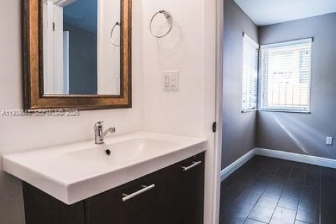 Apartment in Miami, Florida 1 bedroom, 41.81 sq.m. № 1997086 - photo 5