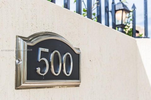 Apartment in Miami, Florida 1 bedroom, 41.81 sq.m. № 1997086 - photo 9