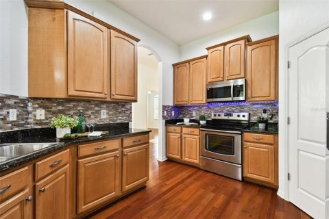 House in Tampa, Florida 4 bedrooms, 203.92 sq.m. № 1851880 - photo 9