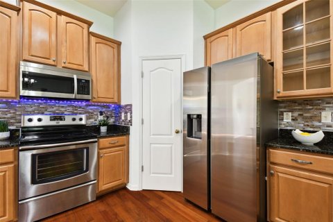 House in Tampa, Florida 4 bedrooms, 203.92 sq.m. № 1851880 - photo 11