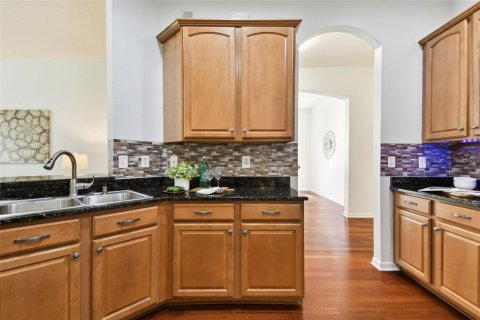 House in Tampa, Florida 4 bedrooms, 203.92 sq.m. № 1851880 - photo 14