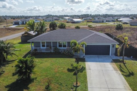 House in LaBelle, Florida 3 bedrooms, 139.54 sq.m. № 1864583 - photo 1