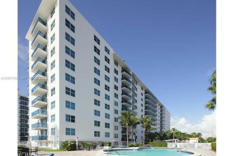 Copropriété à vendre à North Bay Village, Floride: 1 chambre, 76.64 m2 № 2170842 - photo 12