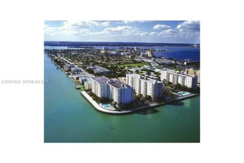 Copropriété à vendre à North Bay Village, Floride: 1 chambre, 76.64 m2 № 2170842 - photo 16