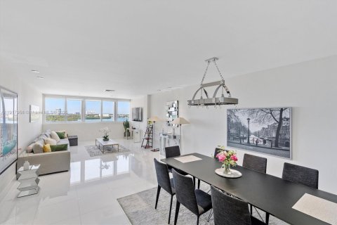 Condo à Bal Harbour, Floride, 2 chambres  № 2016924