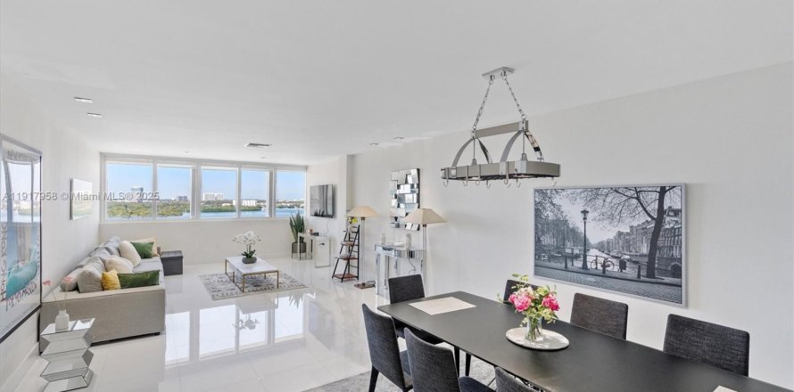 Condo in Bal Harbour, Florida, 2 bedrooms  № 2016924