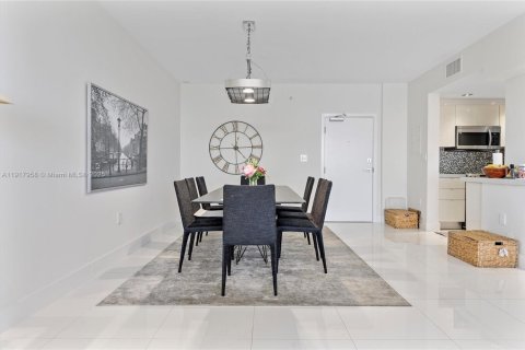 Condo in Bal Harbour, Florida, 2 bedrooms  № 2016924 - photo 8