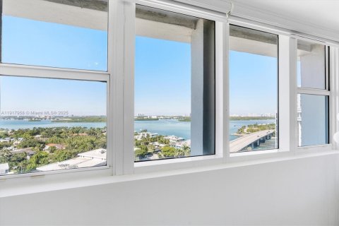 Condo in Bal Harbour, Florida, 2 bedrooms  № 2016924 - photo 19