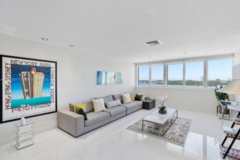 Condo in Bal Harbour, Florida, 2 bedrooms  № 2016924 - photo 5