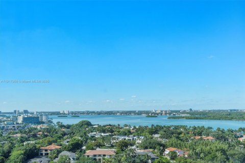 Condo in Bal Harbour, Florida, 2 bedrooms  № 2016924 - photo 27