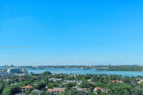 Condo in Bal Harbour, Florida, 2 bedrooms  № 2016924 - photo 28