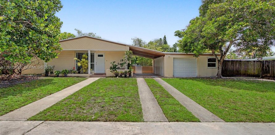 House in Cutler Bay, Florida 4 bedrooms, 134.06 sq.m. № 2278492