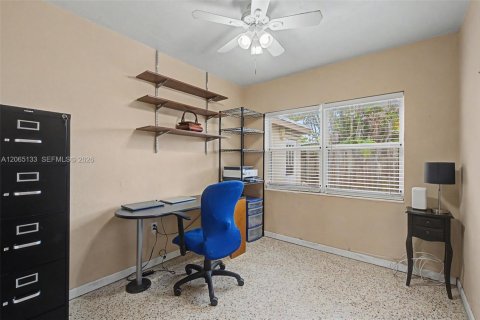 House in Cutler Bay, Florida 4 bedrooms, 134.06 sq.m. № 2278492 - photo 10