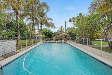 House in Cutler Bay, Florida 4 bedrooms, 134.06 sq.m. № 2278492 - photo 12
