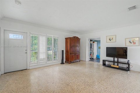 House in Cutler Bay, Florida 4 bedrooms, 134.06 sq.m. № 2278492 - photo 2