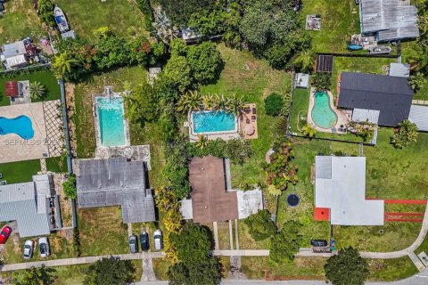 House in Cutler Bay, Florida 4 bedrooms, 134.06 sq.m. № 2278492 - photo 21