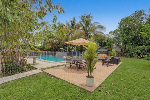 House in Cutler Bay, Florida 4 bedrooms, 134.06 sq.m. № 2278492 - photo 16