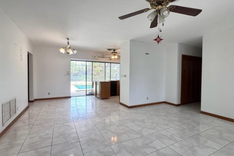 Купить виллу или дом в Катлер-Бей, Флорида 3 комнаты, 161.37м2, № 2085970 - фото 2