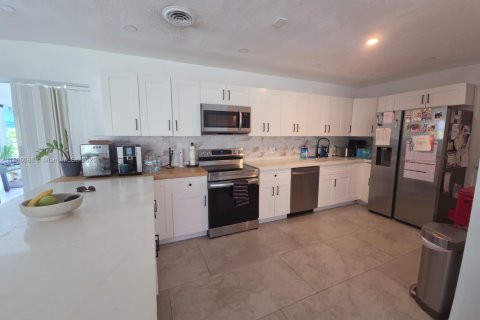 Villa ou maison à louer à Southwest Ranches, Floride: 4 chambres, 231.14 m2 № 2169603 - photo 22