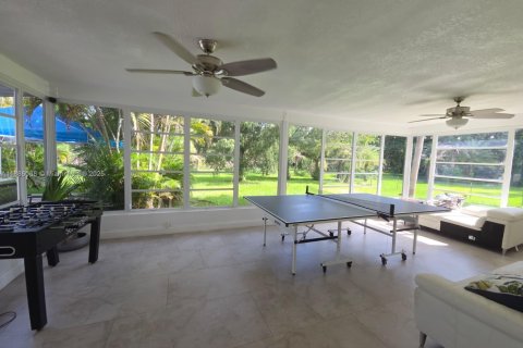 Villa ou maison à louer à Southwest Ranches, Floride: 4 chambres, 231.14 m2 № 2169603 - photo 17