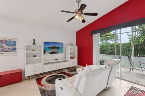 House in Tamarac, Florida 3 bedrooms, 178.19 sq.m. № 1952534 - photo 3