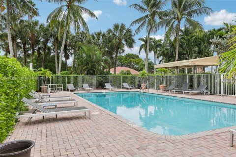 House in Tamarac, Florida 3 bedrooms, 178.19 sq.m. № 1952534 - photo 5