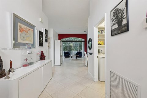 House in Tamarac, Florida 3 bedrooms, 178.19 sq.m. № 1952534 - photo 6
