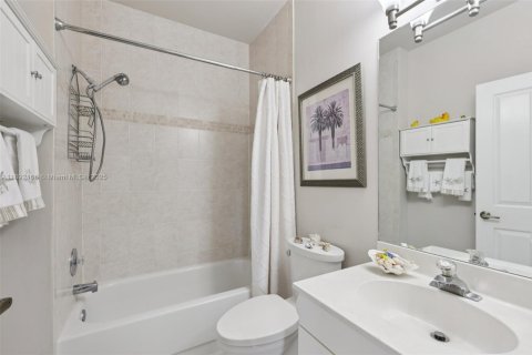 House in Tamarac, Florida 3 bedrooms, 178.19 sq.m. № 1952534 - photo 20