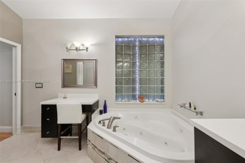 House in Tamarac, Florida 3 bedrooms, 178.19 sq.m. № 1952534 - photo 17