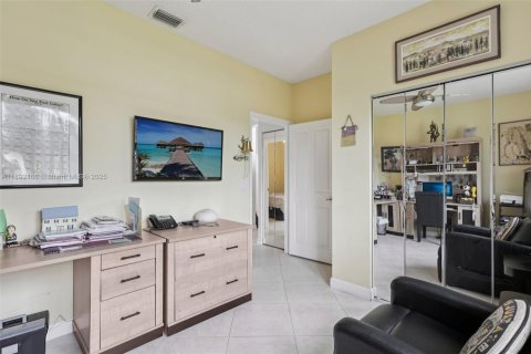 House in Tamarac, Florida 3 bedrooms, 178.19 sq.m. № 1952534 - photo 22