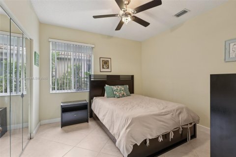 House in Tamarac, Florida 3 bedrooms, 178.19 sq.m. № 1952534 - photo 19