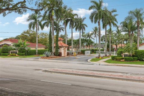 House in Tamarac, Florida 3 bedrooms, 178.19 sq.m. № 1952534 - photo 26
