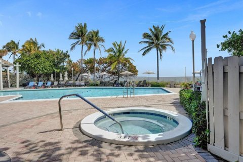 Condo in Fort Lauderdale, Florida, 2 bedrooms № 2387080 - photo 27