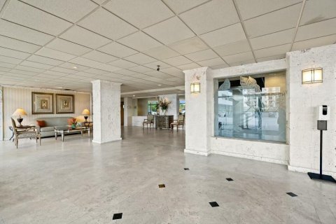 Condo in Fort Lauderdale, Florida, 2 bedrooms № 2387080 - photo 21